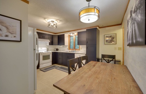 Duluth House | Hermantown Home w/Decks, Grill & Hot Tub!