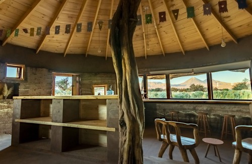 San Pedro de Atacama Cabin | Hermosa Cabaña con Vista al Volcán, Construida en Técnicas Locales , 58m2