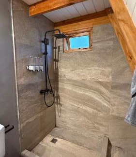 General Rodriguez House | Hermosa Cabaña Alpina Zona Oeste