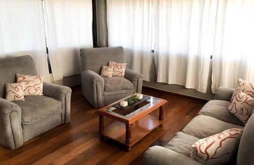 Comuna Estancia Vieja House | Hermosa casa con vista al lago