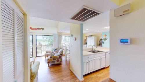 Pawleys Island Villa | Heron Marsh Escape Split Level Villa Lake Views