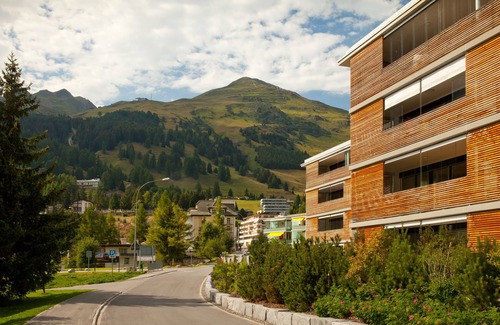 Meierhof Apartment | Herrliche Ferienwohnung mitten in Davos mit Zugang zu Sauna und Pool