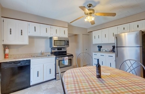 Hershey Apartment | Hershey Trojan, Apt #4n2 Bedroom overlooking the Park