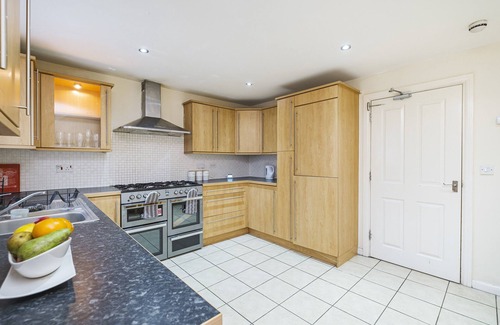 Hatfield House | Hertfordshire Cozy Home Large Groups