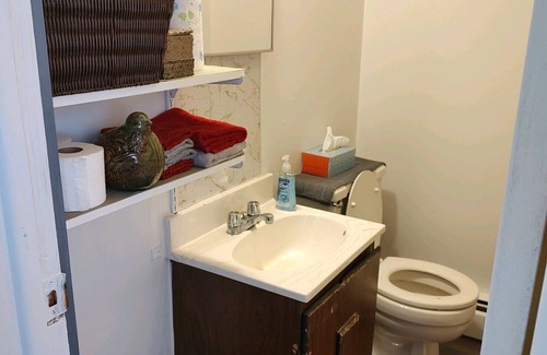 Hettinger Apartment | Hettinger Hunting lodge, rent by the day,week, or month walking