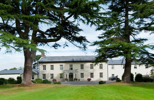 Swords House | Heyward Mews Holiday Homes (Sleeps 6)
