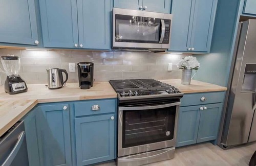 Fountain Square House | HGTV Designer 5 BD Indy Home by Fountain Square