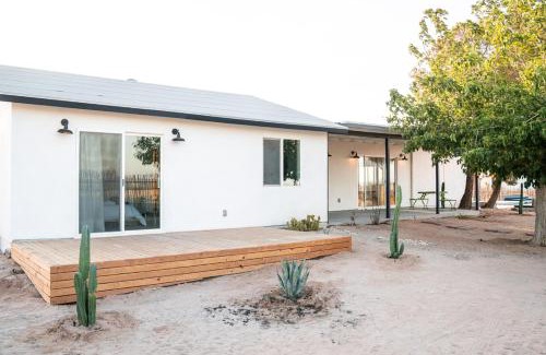 Landers House | Hi Desert Pool Club