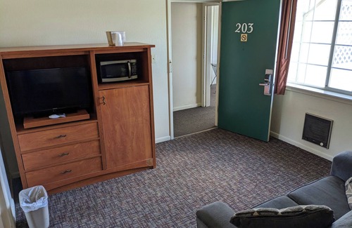 Weed Hotel | Hi-Lo Motel, Cafe and RV Park Mount Shasta Area