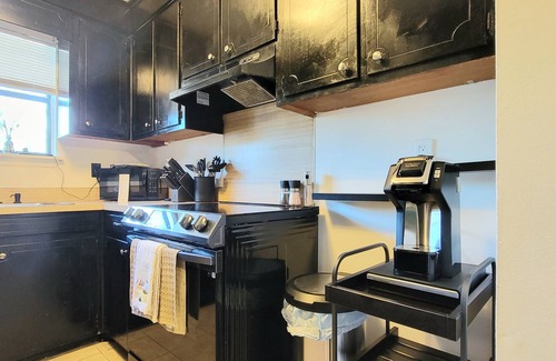 North Charleston House | 🦾HI-TEK MANOR🤖Central Location🗣️ Two 75in 4k LED TV'S🚀1GB internet🖥️