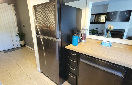 North Charleston House | 🦾HI-TEK MANOR🤖Central Location🗣️ Two 75in 4k LED TV'S🚀1GB internet🖥️