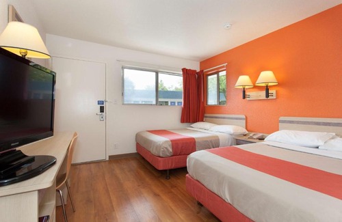 Davis Hotel | Hi - Wheel Flats