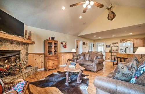 Hiawassee House | Hiawassee Cabin with Mtn Views Less Than 1 Mi to Lake!