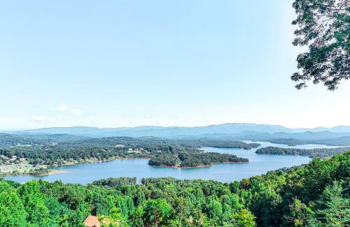 Hiawassee House | Hiawassee Home with Fire Pit and Furnished Deck!