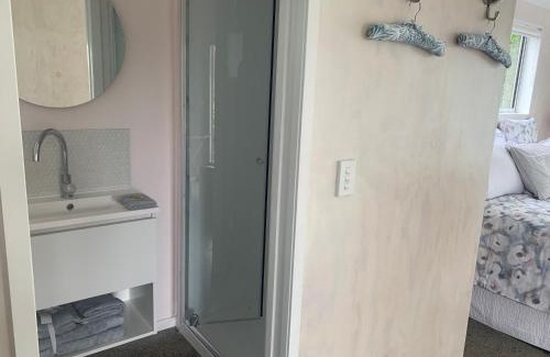Hahei House | Hibiscus Cottage Guest House