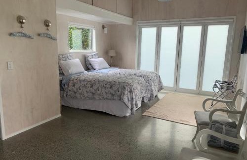 Hahei House | Hibiscus Cottage Guest House
