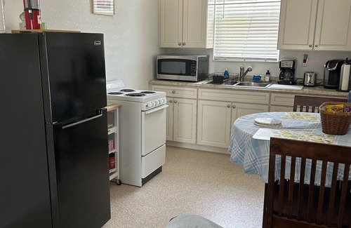 Gulf Cove Apartment | Hibiscus Cottage- the Cutest Studio in the Neighborhood