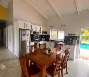 Rarotonga House | Hibiscus Holiday Home - sleeps up to 9, free wifi, pool, air con