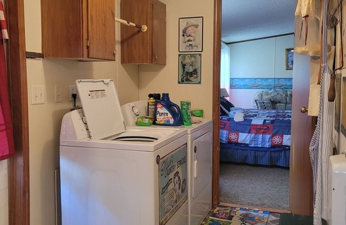 Folkston House | Hickey Manor, isolated and comfortable. Great for large family.