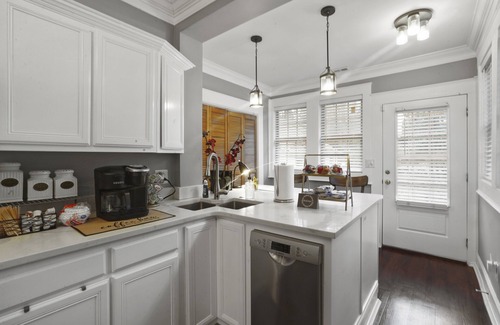 Florence House | Hickory Haven 3Br Elegant Downtown Hidden Gem