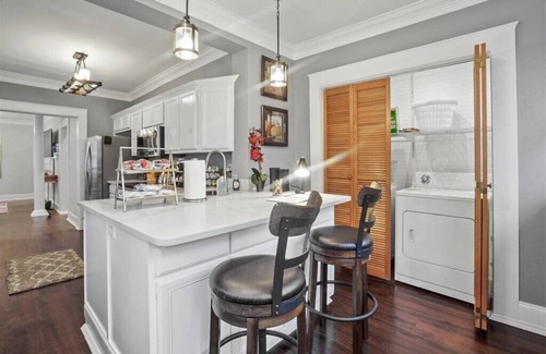 Florence House | Hickory Haven 3Br Elegant Downtown Hidden Gem