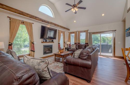 Hollister House | Hickory Hideaway with Communal Pool Access