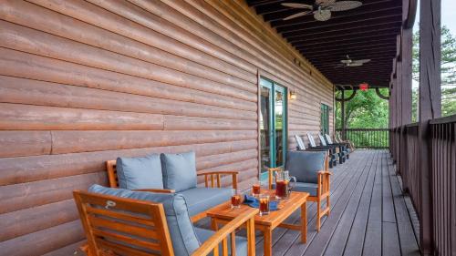 Gatlinburg House | Hickory Ridge by AvantStay Incredible Private Elevated Cabin Sleeps 20