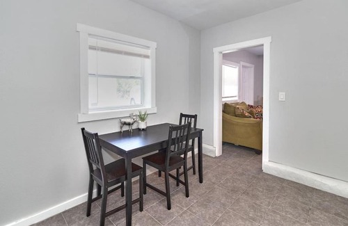 Oakford Park Apartment | Hidden Gem Effiency Studio Perfect Location