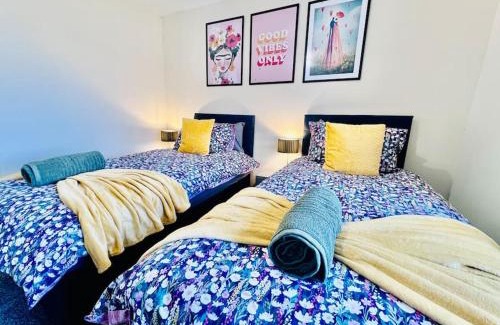 Chelmsford House | Hidden Gem in Chelmsford by Artisan Stays I Weekly or Monthly Stay Offer I Free Parking I Sleeps 5