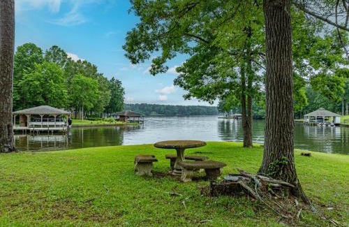 Eatonton House | Hidden Gem - Lakefront Home with Private Boat Ramp