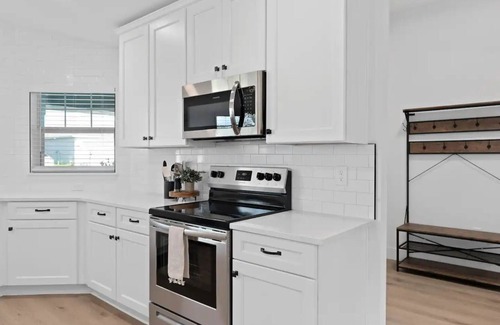 Winter Haven House | - HIDDEN GEM - Spacious, minimal and clean! Legoland + Disney