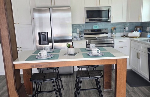 Treasure Island Villa | Hidden Gem! Treasure Island Waterfront 2/2 with a pool and dock!