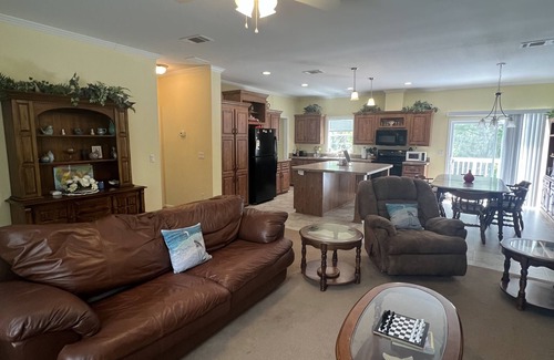 Wesley Chapel House | Hidden Gem! Waterfront Private Lake, Epperson Lagoon 5 Mins, Canoe/Fish/Relax.