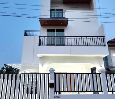 Thawi Watthana Apartment | Hidden Gems Residence