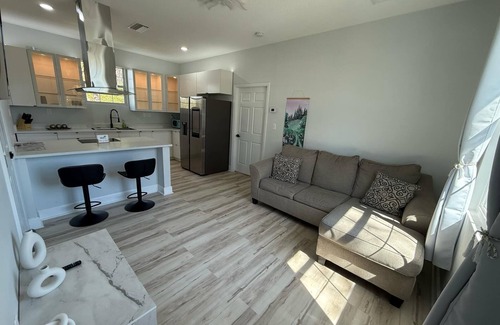 Palm River-Clair Mel Apartment | Hidden Getaway - Apartment A