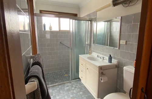 Albion Park Villa | Hidden Haven - Close to everything!