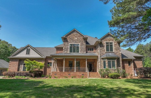 Stanfield House | Hidden Haven on 9 acre, pond, barn and more, sleeps 20