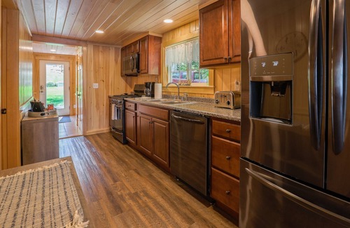 Otis Cottage | Hidden Hemlock - Lakefront, Kayaks, Canoes, Paddle Board, Dogs Welcome