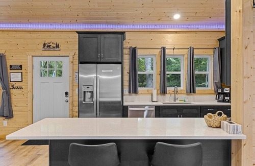 Cleveland Cabin | Hidden Jewel - Barndominium-Style Cabin Nestled in the Woods