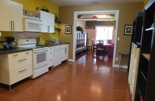 Waterloo House | Hidden Lake Paradise Cottage, pet friendly, with Sunrise Views and a Loft