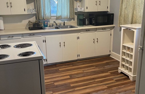 Columbia House | Hidden Oasis of West Columbia