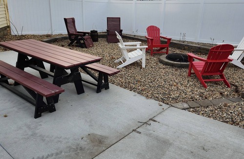 Clear Lake House | Hide Away Shanty -HAS. Charming and beautifully renovated 3-bedroom house. n