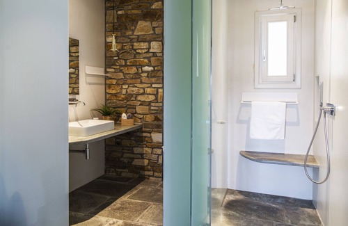 Mylopotas House | Hide out Suites