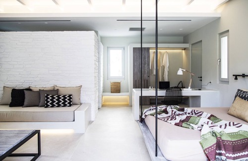 Mylopotas House | Hide out Suites