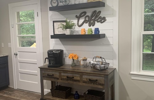 Grand Rivers House | Hideaway Hill - the peacefulness you want within walking distance to downtown.