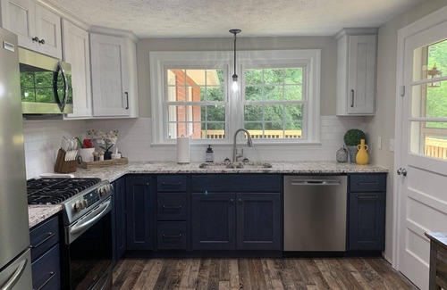 Grand Rivers House | Hideaway Hill - the peacefulness you want within walking distance to downtown.