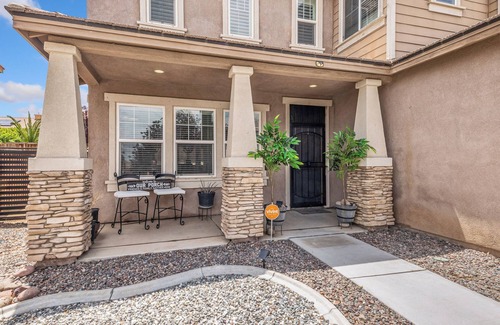 Hesperia House | High Desert Cozy Nest!nBig & Cozy Desert Getaway/4BR 3BA Hot Tub&Fire Pit