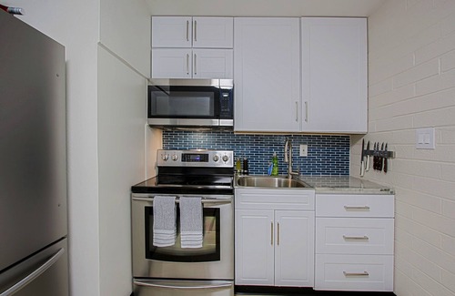 Scottsdale Apartment | High End Area, Live & Work in this Cute 1 Bedroom!