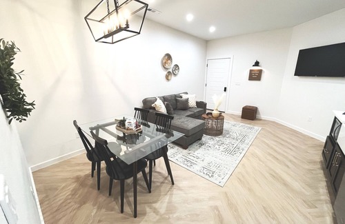 Mountain Home House | High-end luxurious studio within walking distance to downtown!