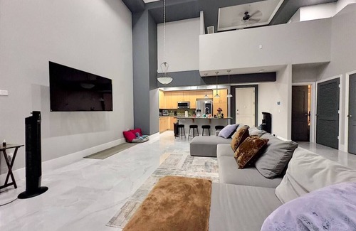 Enterprise Condo | High End Luxury WFH Loft